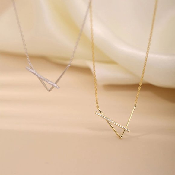 NEW Silver/Gold Shiny Simple V-shaped Necklace - Picture 8 of 8
